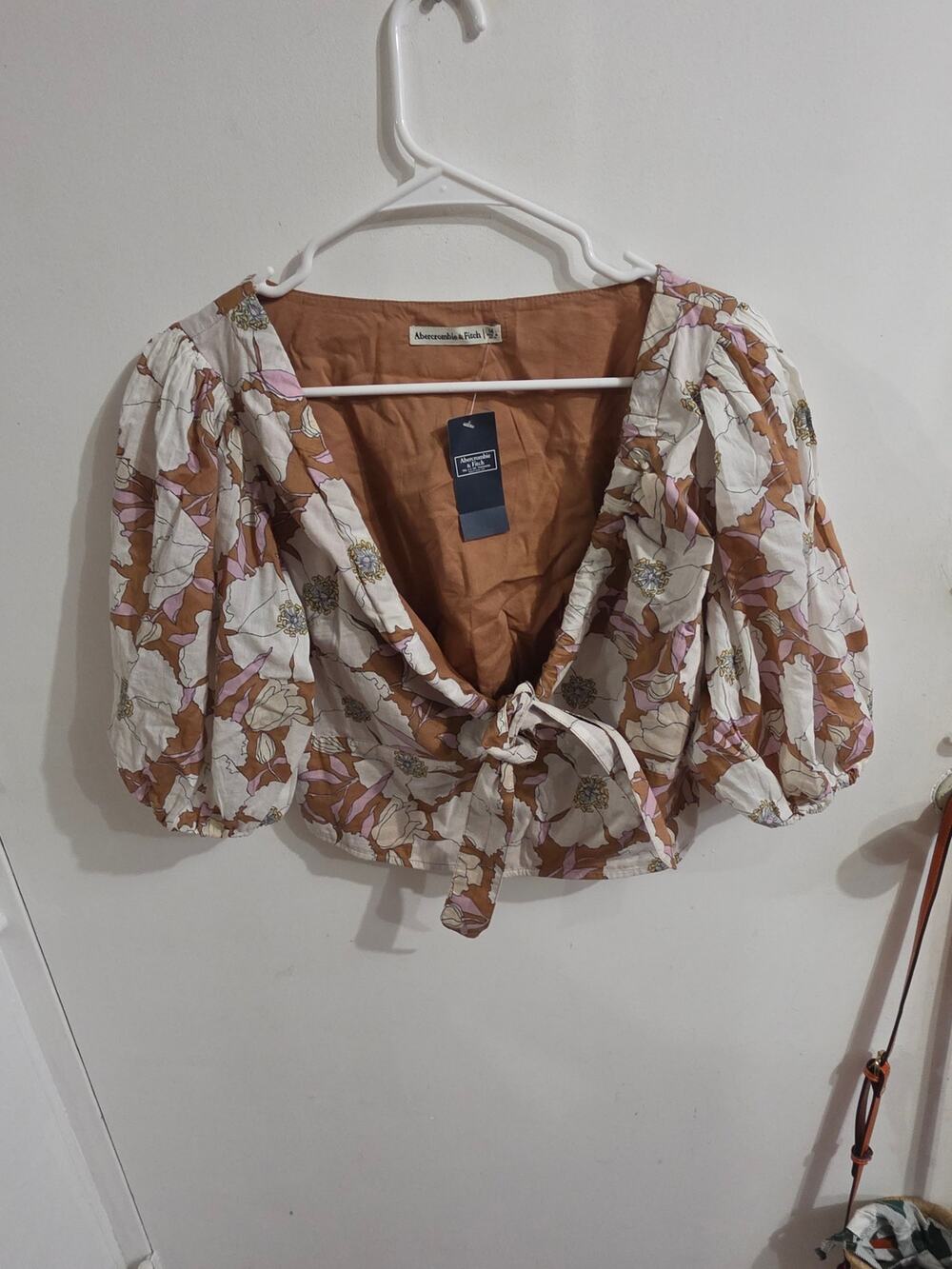 Abercrombie & Fitch floral top cropped M NwT